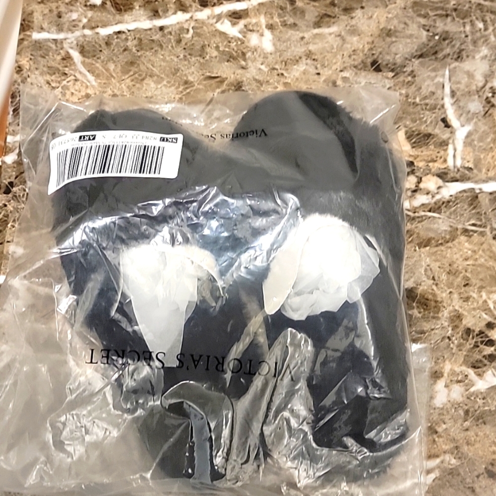 Victoria Secret brand new slippers color Black size small